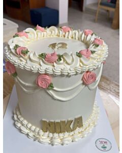 עוגת יום הולדת 12 יפייפיה לחגיגה מושלמת