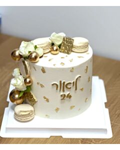 עוגת יום הולדת זהובה יפה