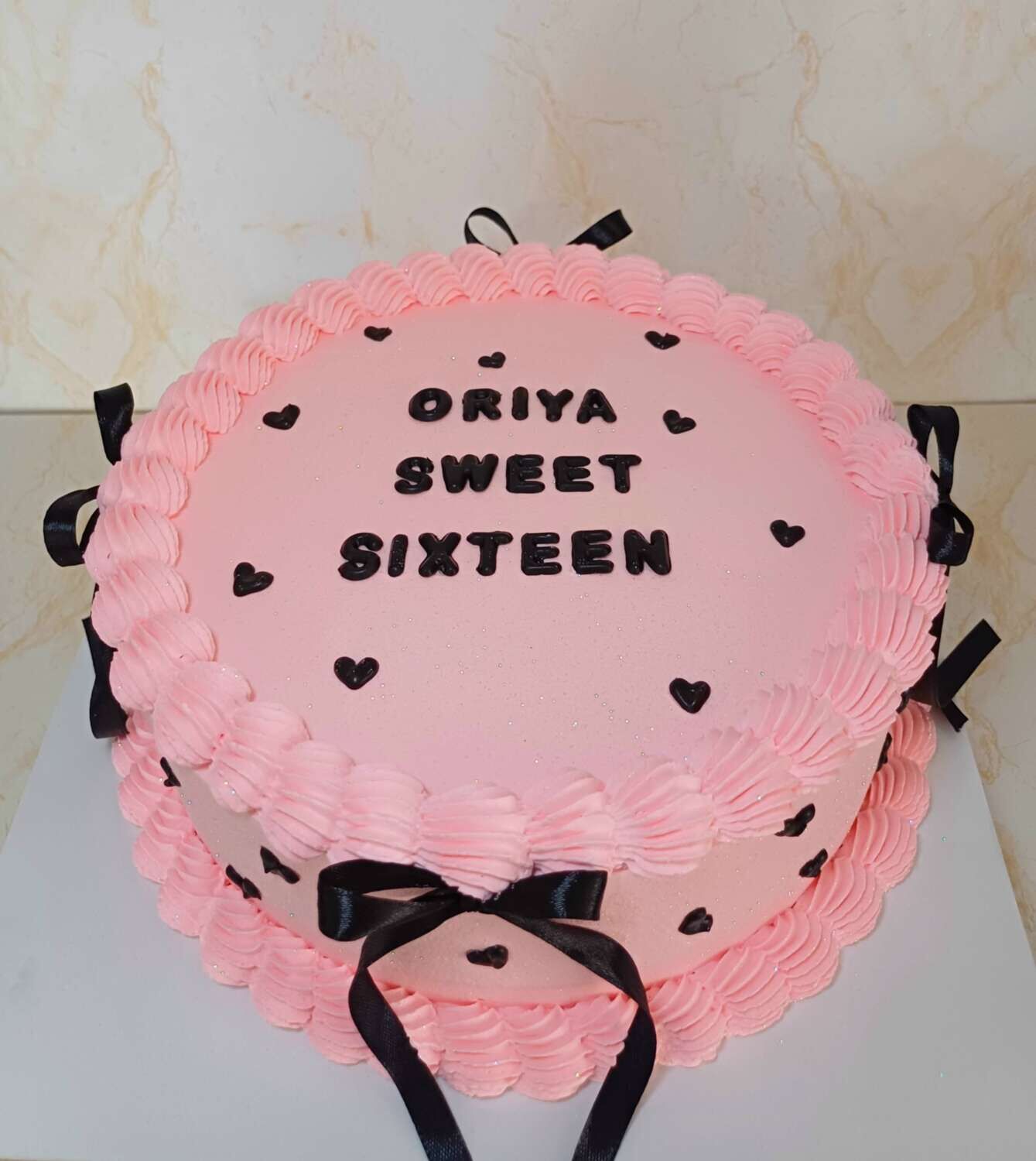 עוגת זילוף וינטג' פפיונים בגווני ורוד