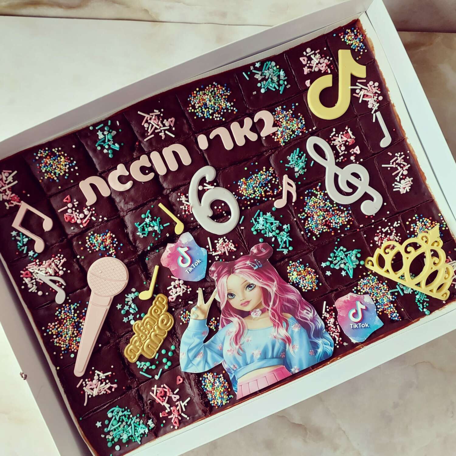 עוגת גן טיקטוק לבנות