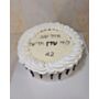 עוגת זילוף שחור ולבן לגבר מעוצבת נמוכה