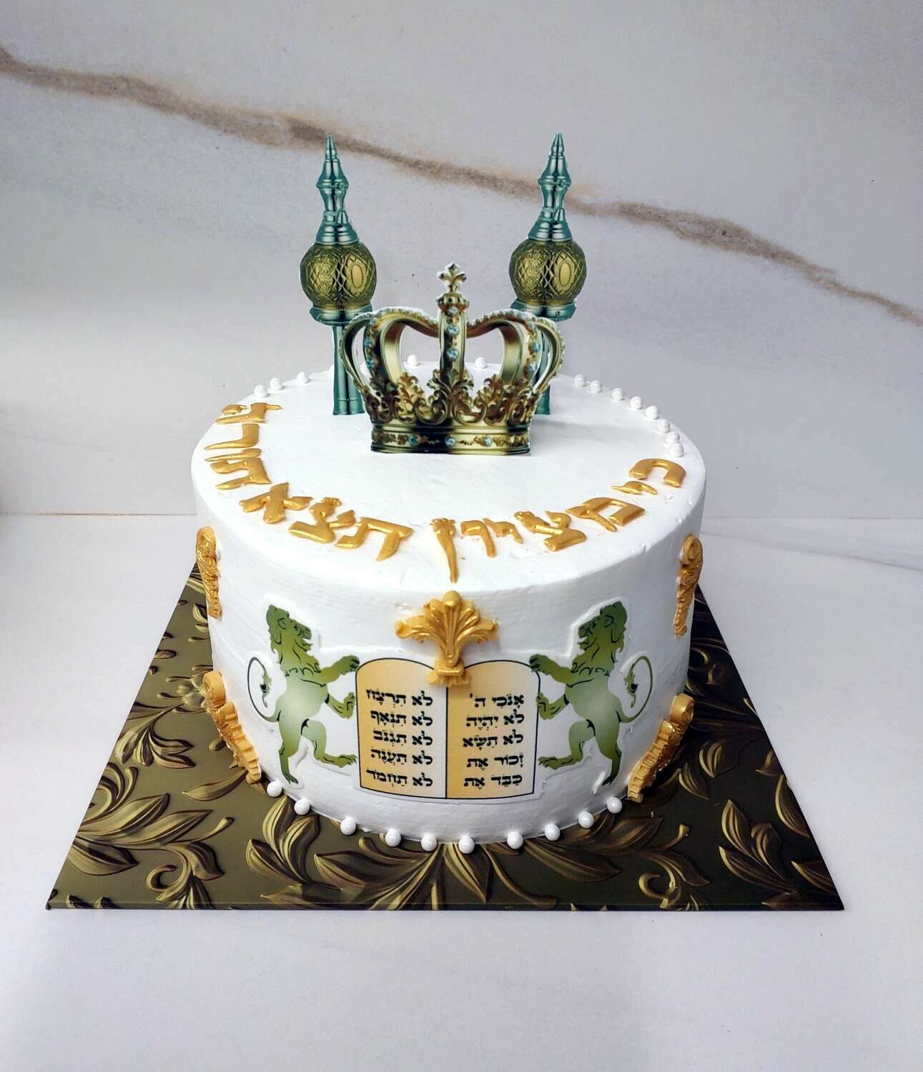 עוגה מעוצבת להכנסת ספר תורה