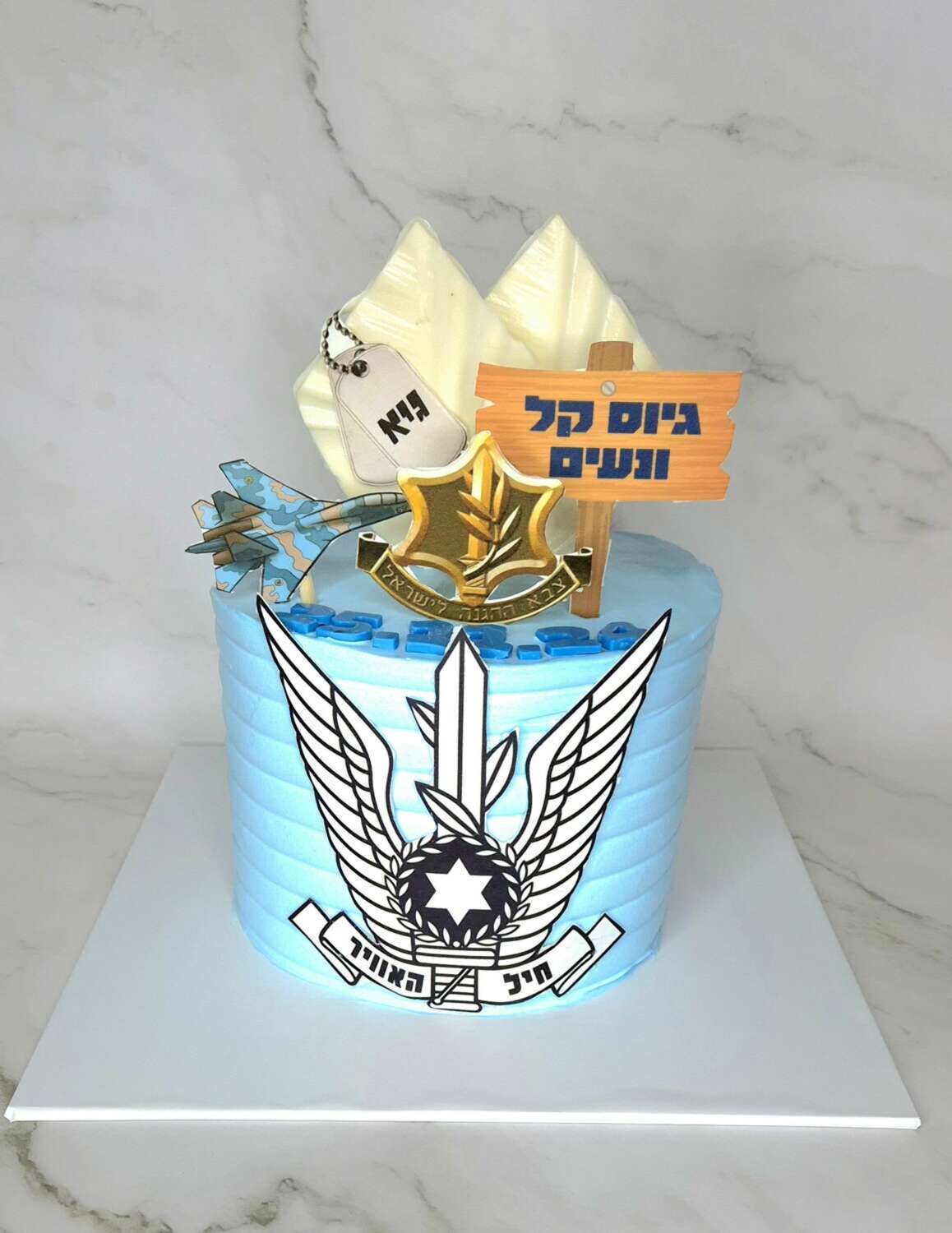 עוגה מעוצבת לגיוס לבן