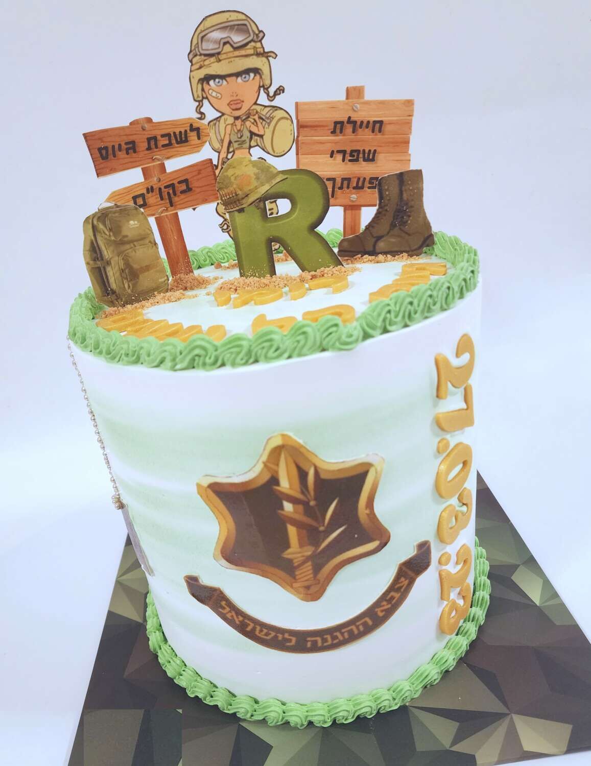 עוגת גיוס מעוצבת לחיילת