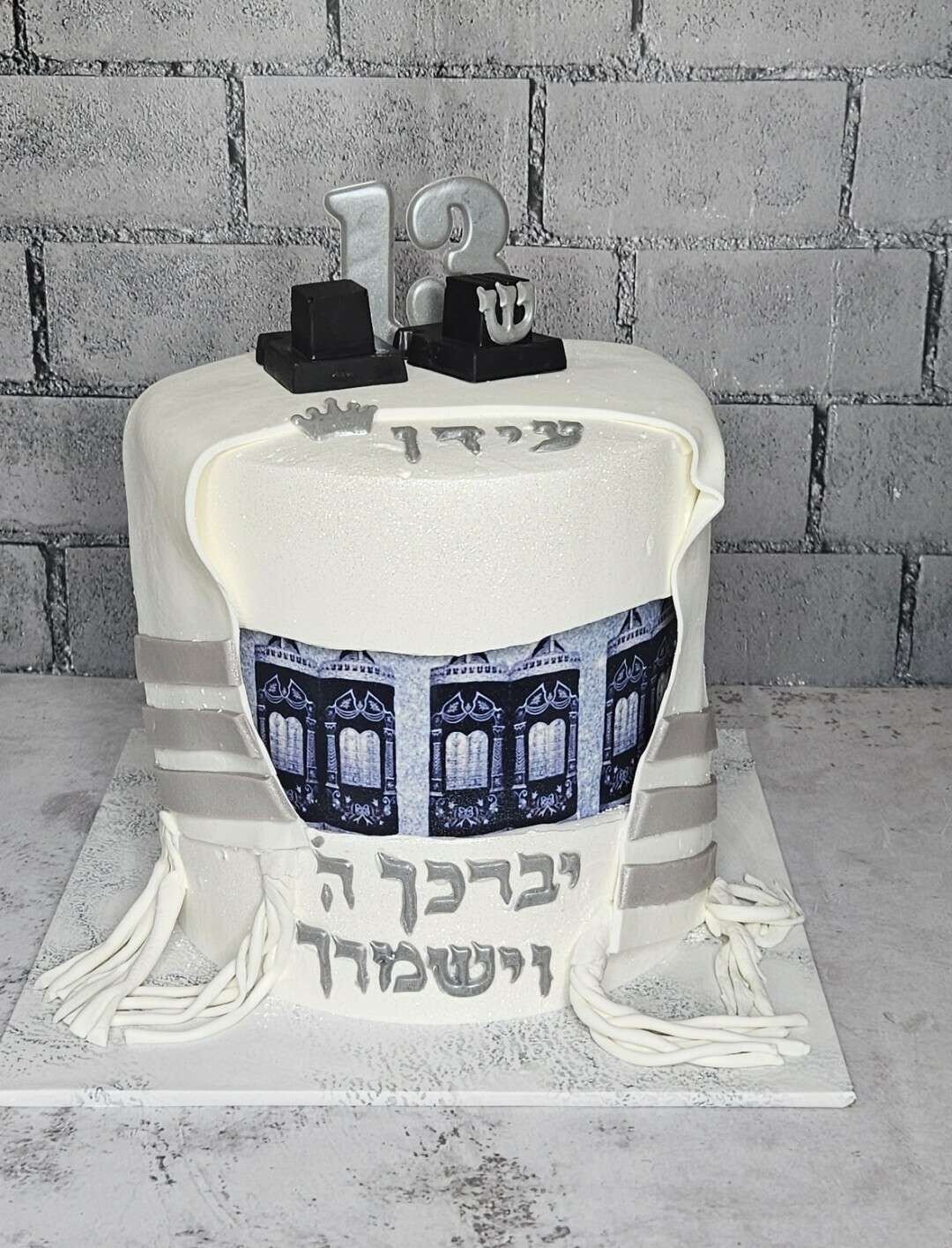 עוגת בר מצווה עם שבר וטלית