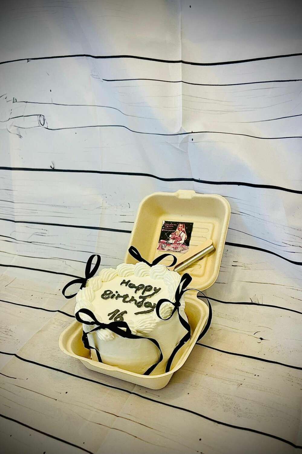 עוגת בנטו Happy birthday פפיונים