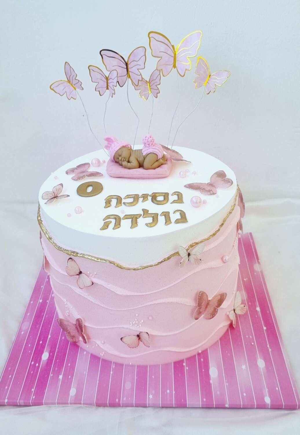 עוגה מעוצבת לבריתה פרפרים