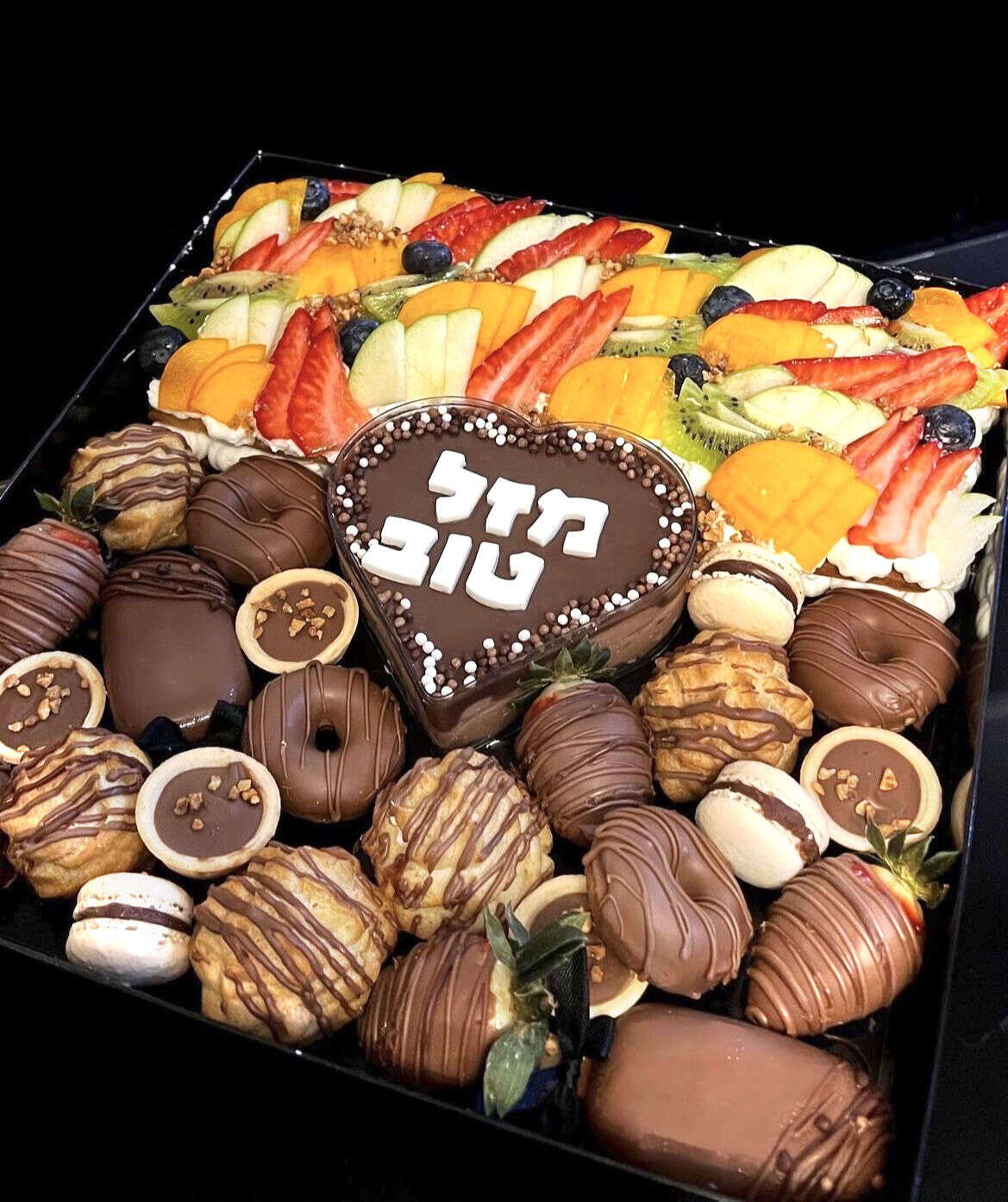 מארז יום הולדת שוקולדים ופירות מפנק
