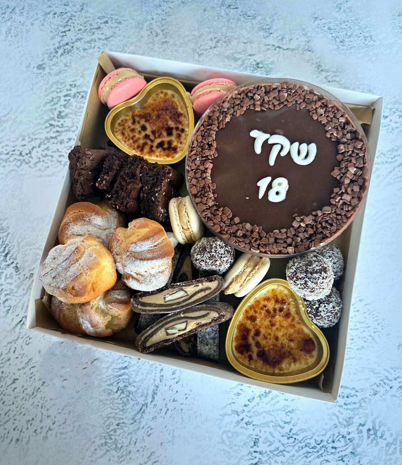מארז קינוחים בהרכבה אישית