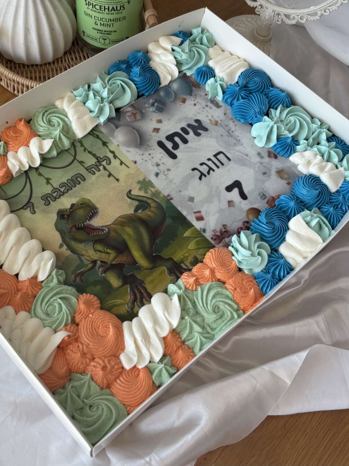עוגת גן עם דף סוכר וזילוף