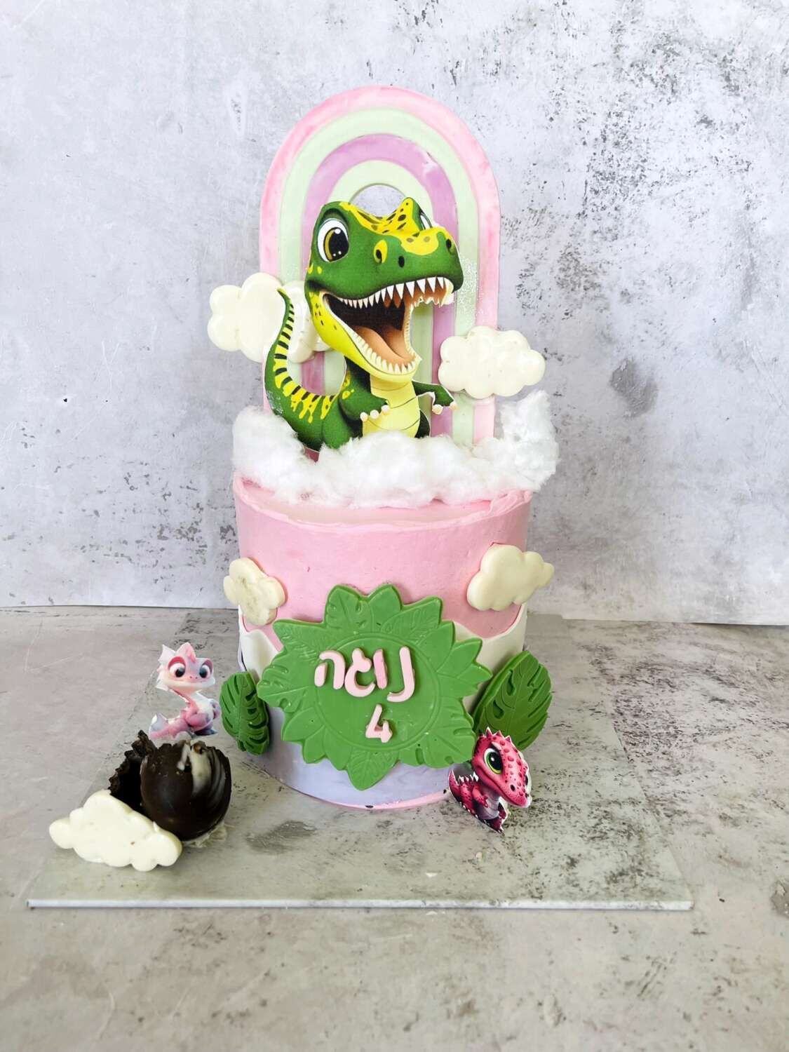 עוגת דינוזאורים לבנות