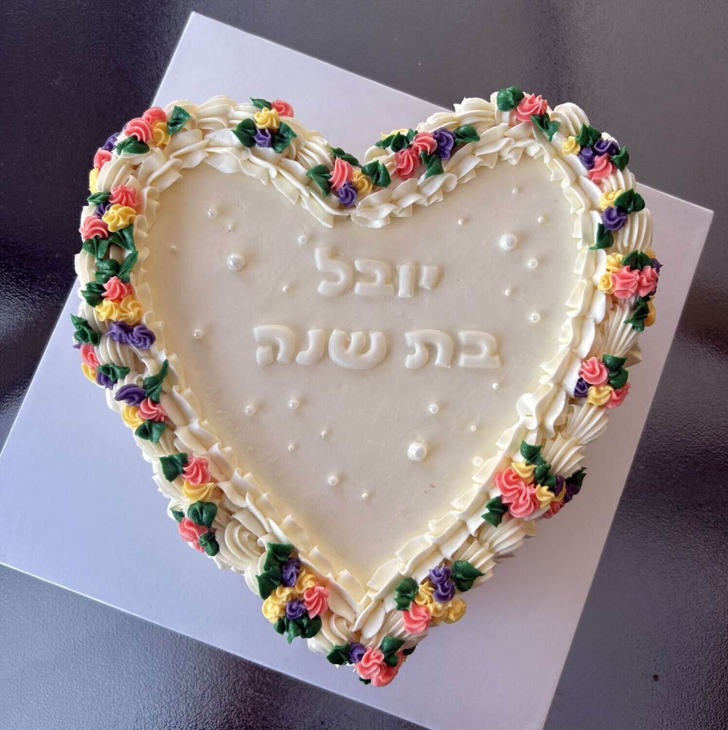 עוגת לב ופרחים לגיל שנה