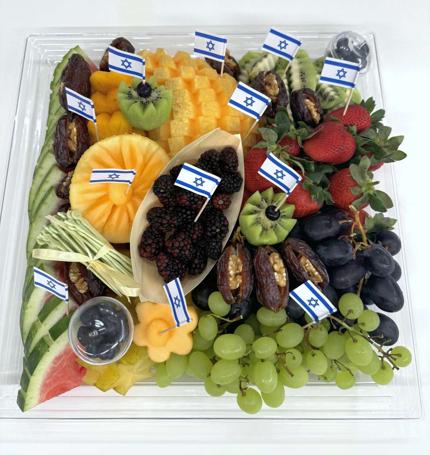 מגש עם פירות העצמאות
