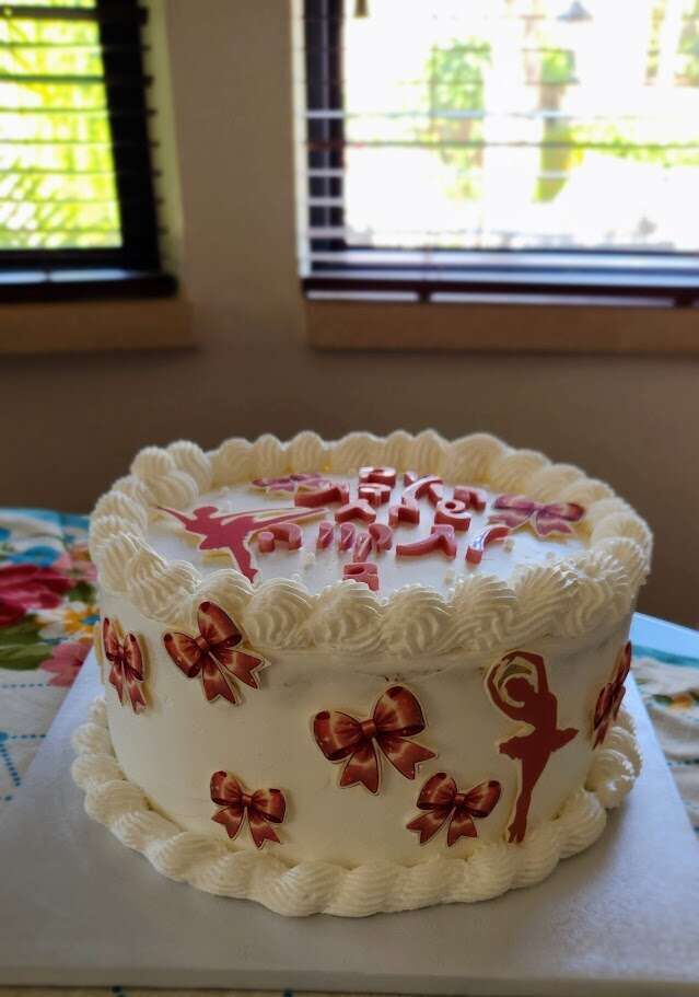 עוגת בלרינה פפיונים מעוצבת