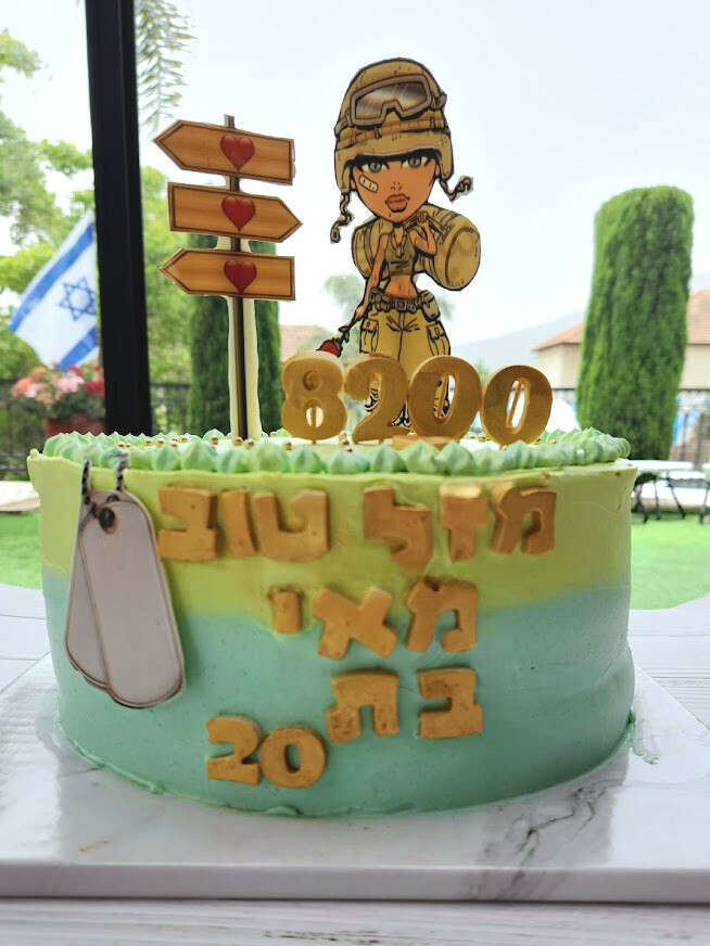 עוגת שכבות מעוצבת לחיילת מהממת