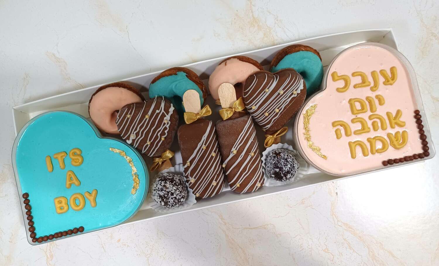 מארז קינוחים חצי חצי ורוד תכלת