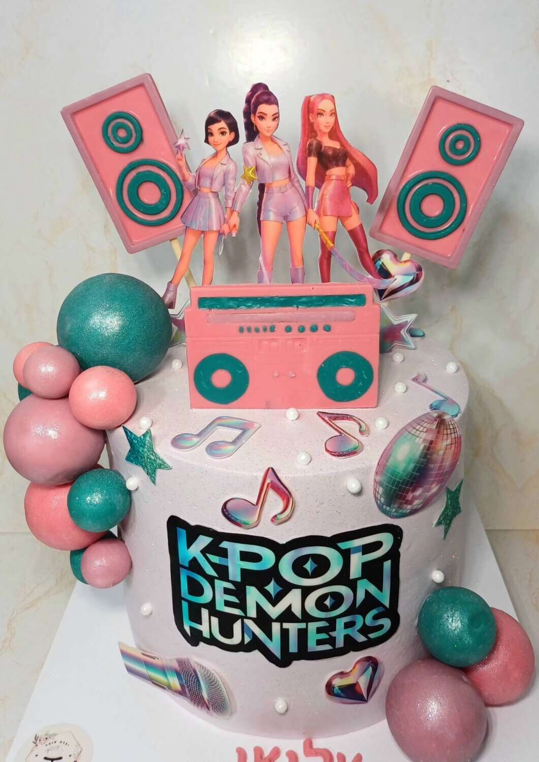 עוגת K pop קיי פופ demon hunters