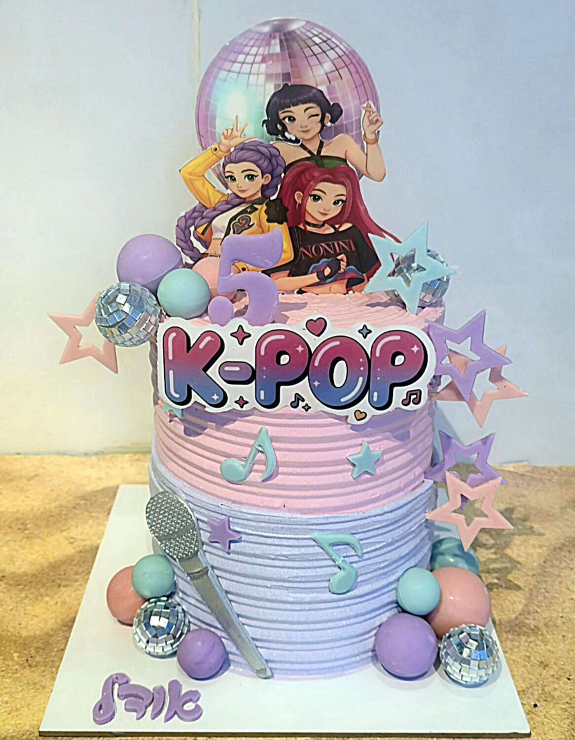 עוגה מעוצבת kpop