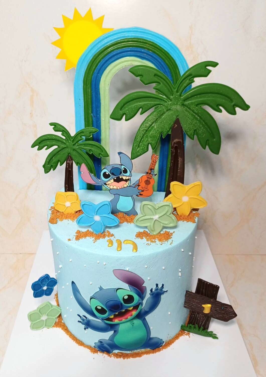עוגת סטיץ' מיני קייק מעוצבת