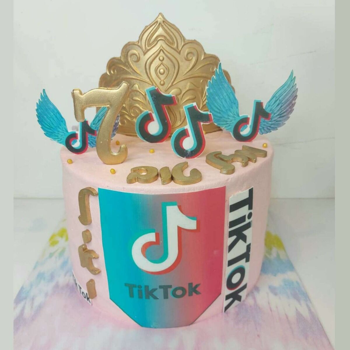עוגה מעוצבת טיקטוק