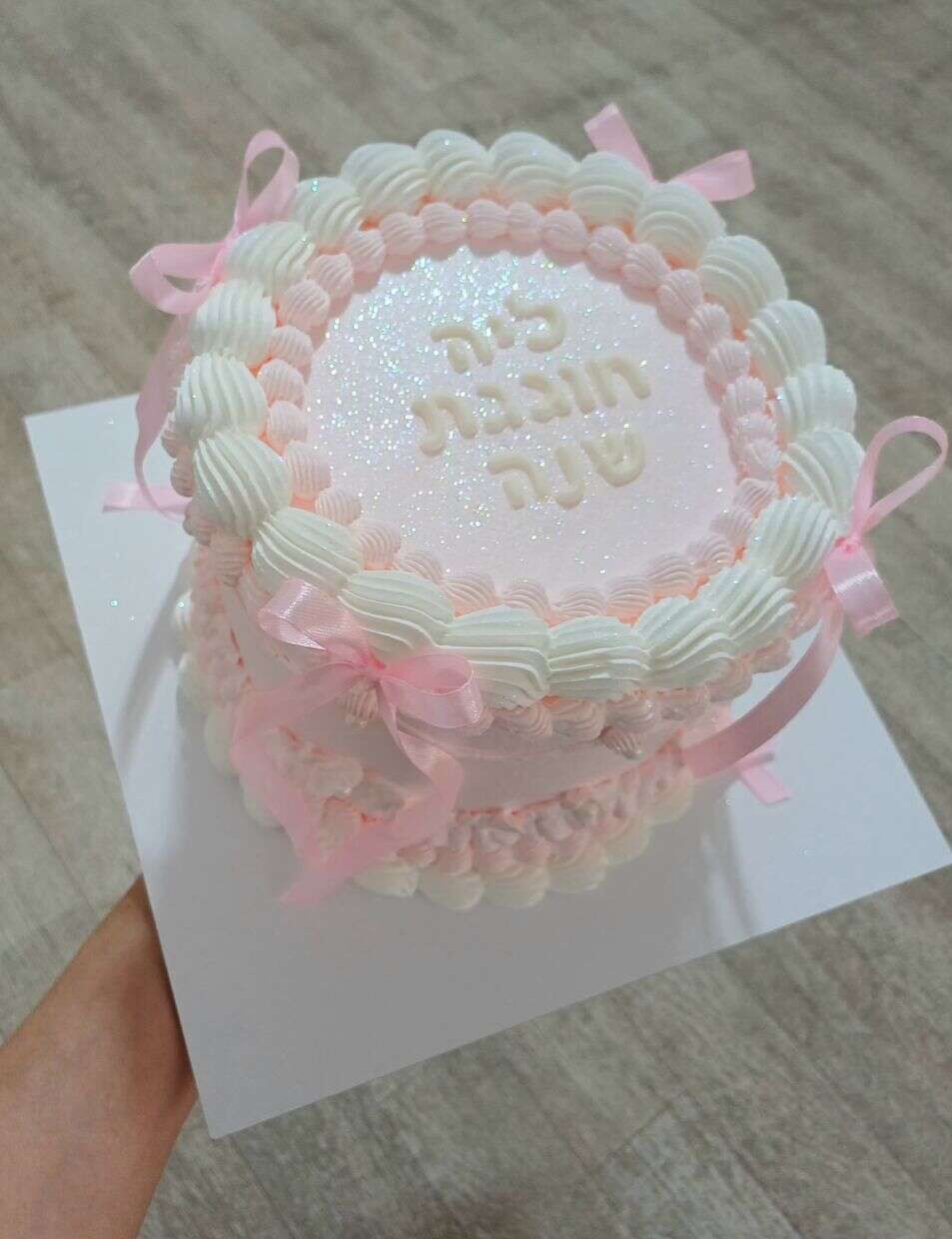 עוגת מיני קייק וינטג' פפיונים ורוד לבן