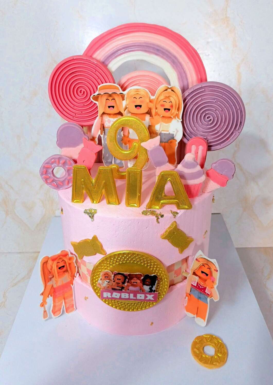 עוגת רובלוקס מיני קייק מעוצבת