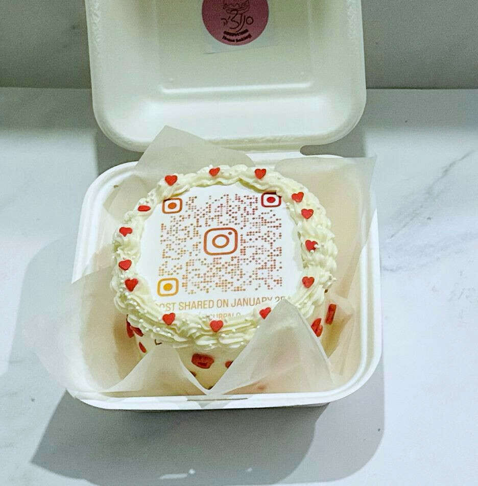 עוגת בנטו עם דף סוכר