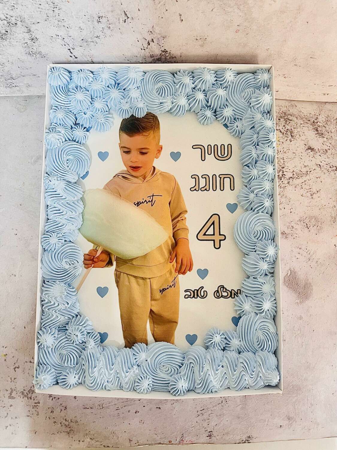 עוגת גן עם תמונה וזילופי קצפת