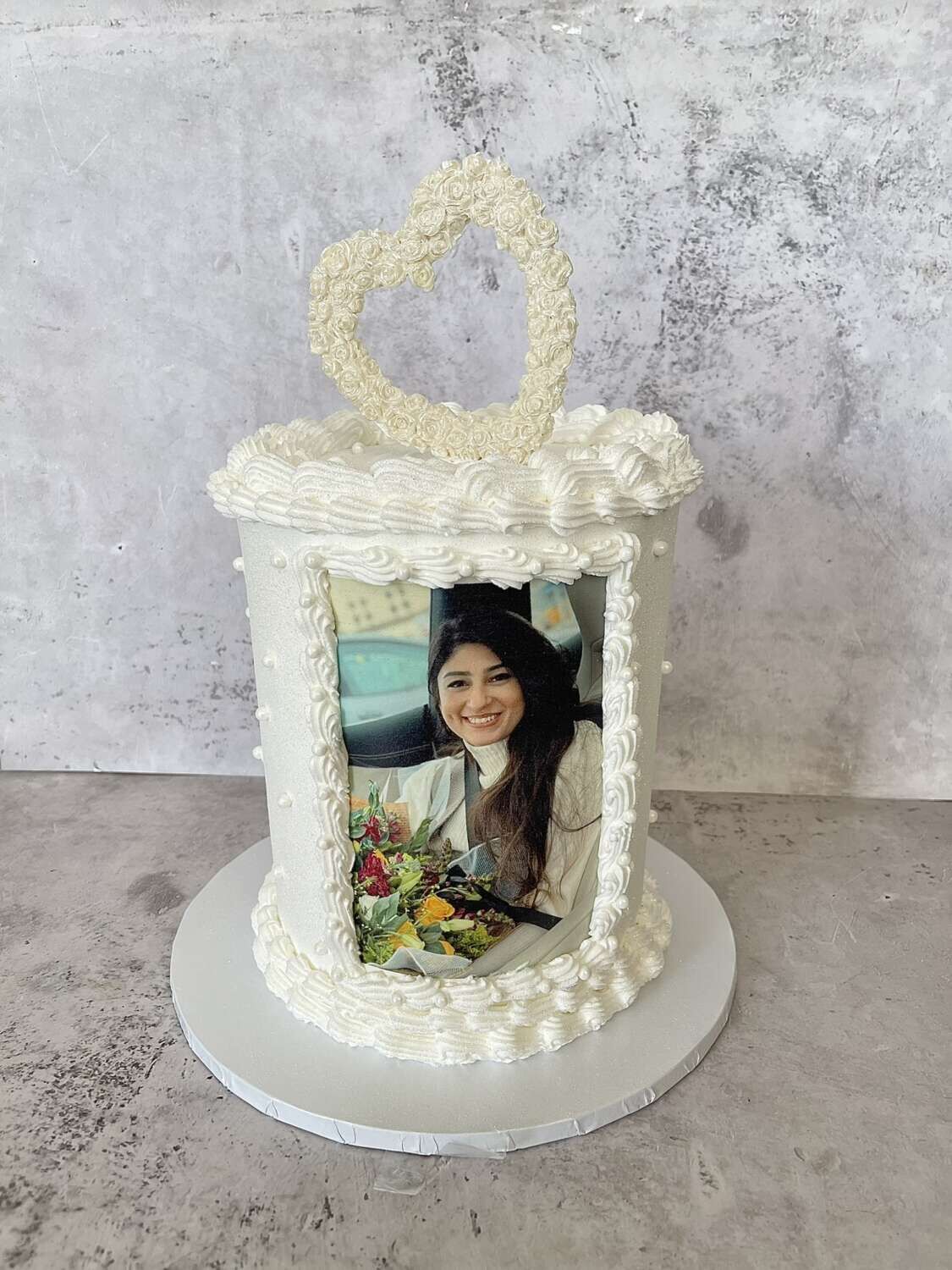 עוגת וינטג לבנה בשילוב תמונה