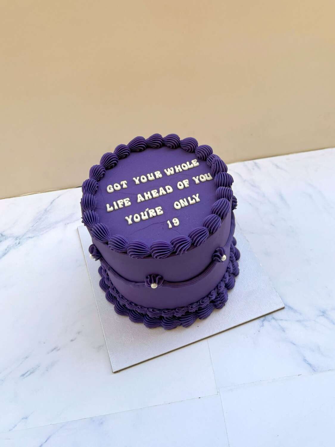 עוגה מעוצבת סגולה