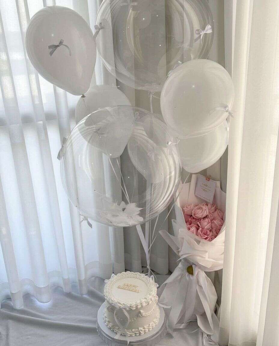 סט קלאסי עוגה זר ורדים ובלונים