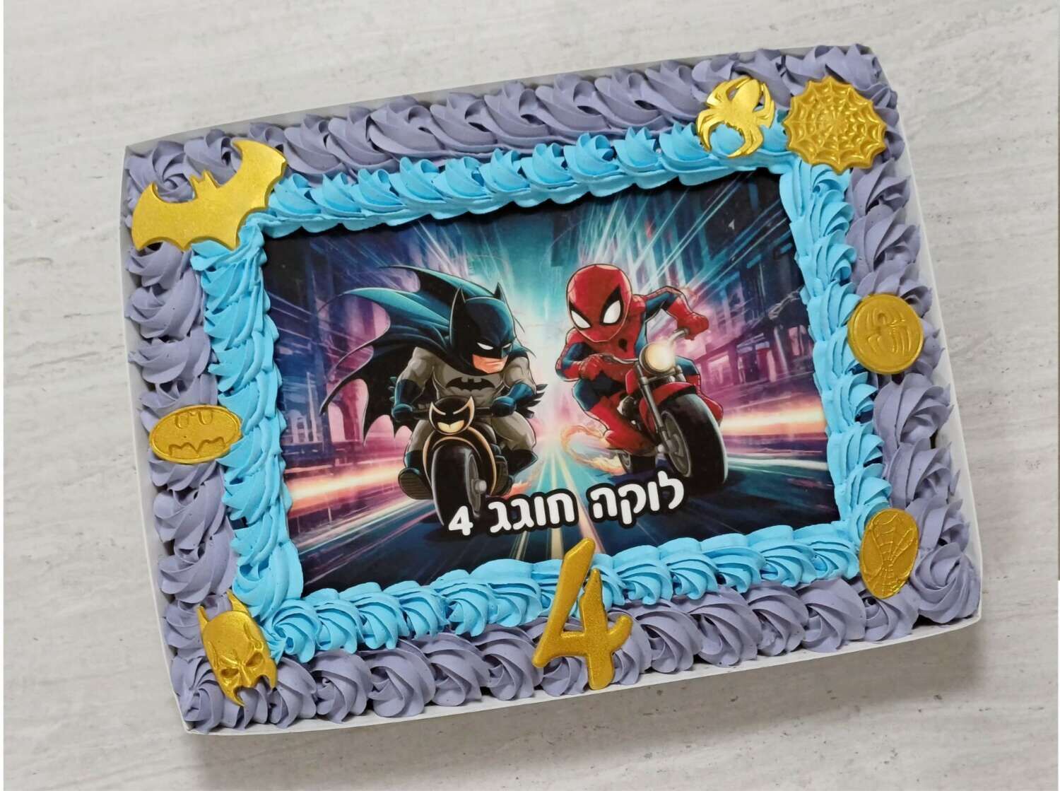 עוגת גן גיבורי על ספיידרמן באטמן