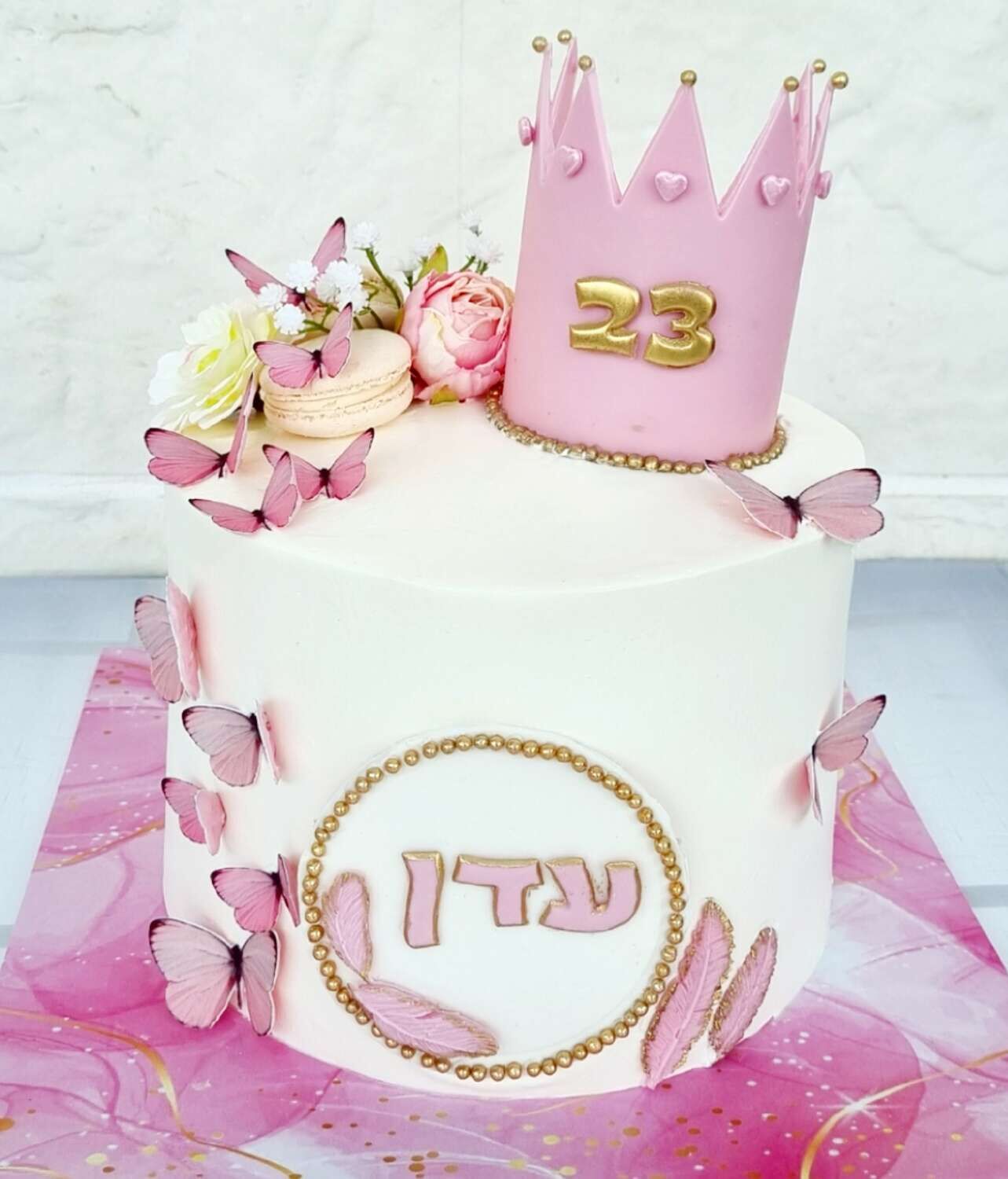 עוגת פרפרים מעוצבת לאישה