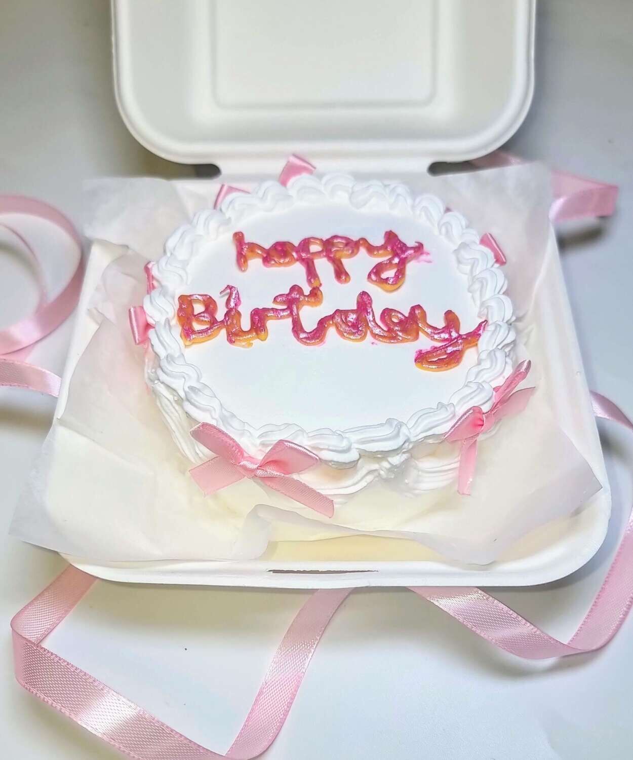 עוגת בנטו happy birthday ורוד לבן