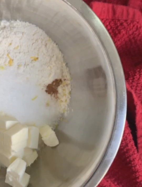 כל החומרים בקערה