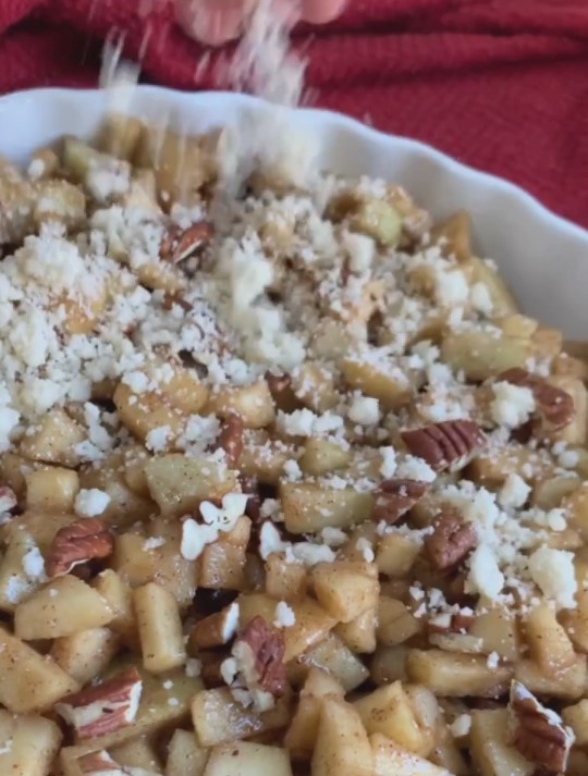 מפזרים אגוזים על התפוחים